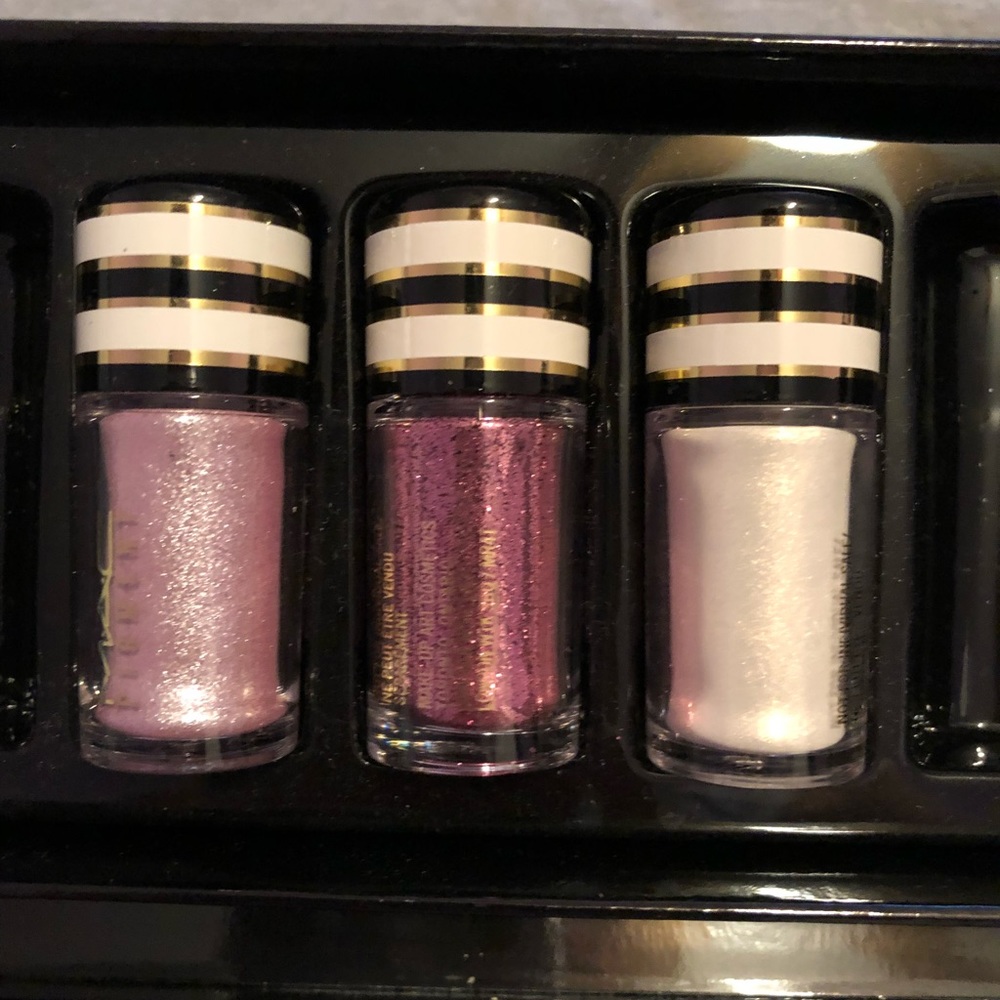SOLD MAC Pigment Glitters